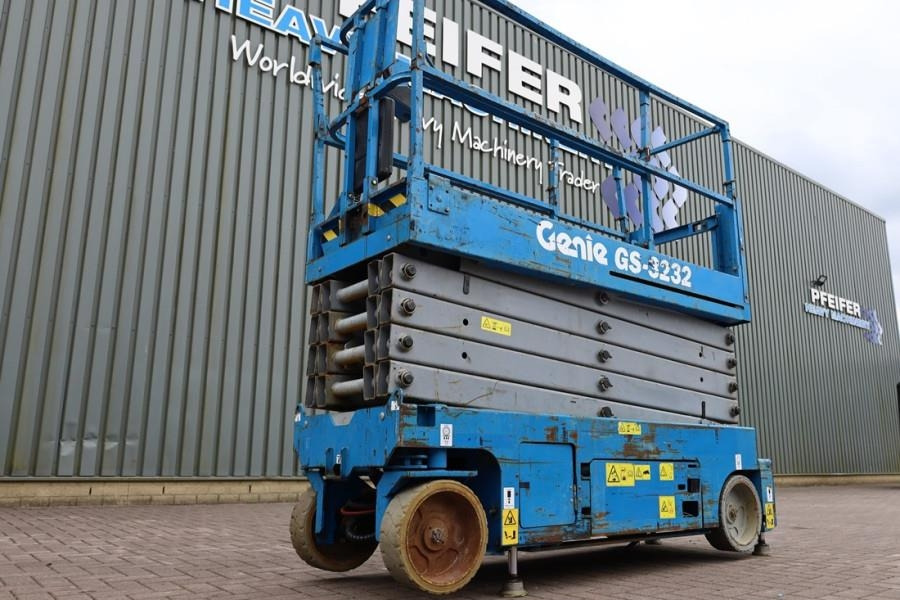 Genie GS3232 Hydraulic Outriggers, Electric, 11.75m Work - Scissor lifts: gambar 4 Genie GS3232 Hydraulic Outriggers, Electric, 11.75m Work - Scissor lifts: gambar 4