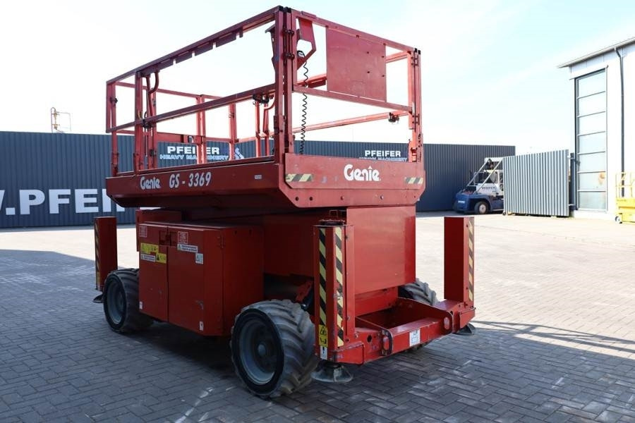 Scissor lifts Genie GS3369DC Electric, 11.9m Working Height, 454kg Cap: gambar 7
