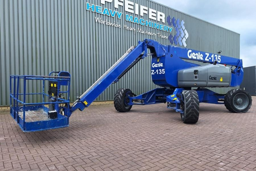 Genie Z135/70 Diesel, 4x4x4 Drive, 43m Lifting Height, 2 - Boom artikulasi: gambar 2 Genie Z135/70 Diesel, 4x4x4 Drive, 43m Lifting Height, 2 - Boom artikulasi: gambar 2