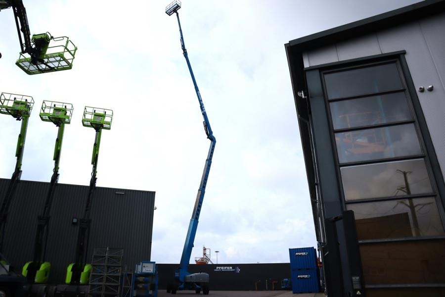 Genie Z135/70 Diesel, 4x4x4 Drive, 43m Lifting Height, 2 - Boom artikulasi: gambar 3 Genie Z135/70 Diesel, 4x4x4 Drive, 43m Lifting Height, 2 - Boom artikulasi: gambar 3