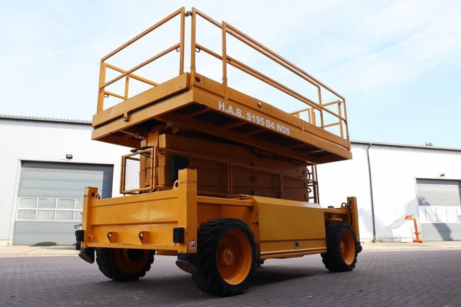 HAB S195-24 D4WDS Diesel, 4x4 Drive, 19.5m Working Hei - Scissor lifts: gambar 2 HAB S195-24 D4WDS Diesel, 4x4 Drive, 19.5m Working Hei - Scissor lifts: gambar 2