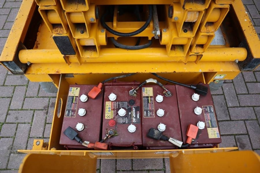 Haulotte COMPACT 10 Electric, 10m Working Height, 450kg Cap - Scissor lifts: gambar 4 Haulotte COMPACT 10 Electric, 10m Working Height, 450kg Cap - Scissor lifts: gambar 4