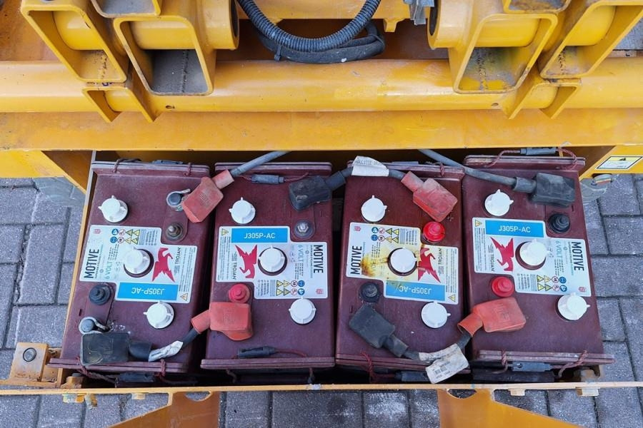 Haulotte Compact 10 Electric, 10m Working Height, 450kg Cap - Scissor lifts: gambar 5 Haulotte Compact 10 Electric, 10m Working Height, 450kg Cap - Scissor lifts: gambar 5