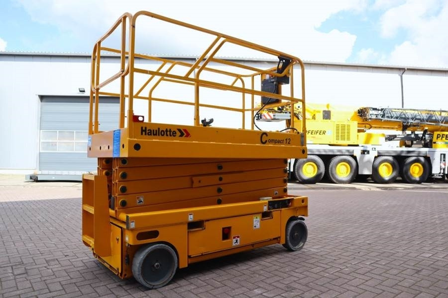 Haulotte Compact 12 Electric, 12m Working Height, 300kg Cap - Scissor lifts: gambar 2 Haulotte Compact 12 Electric, 12m Working Height, 300kg Cap - Scissor lifts: gambar 2