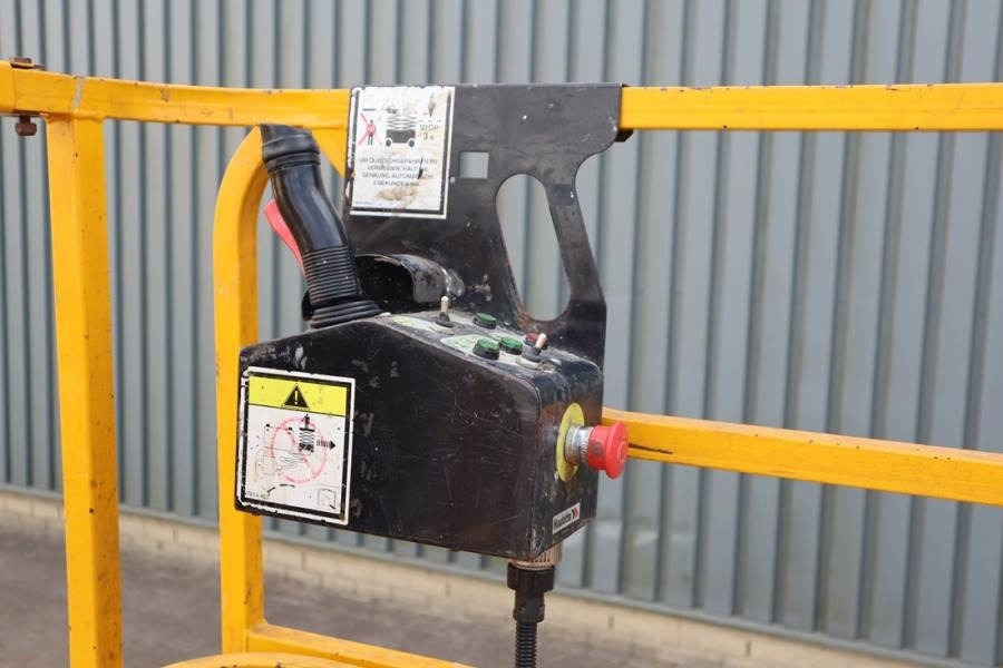 Haulotte Compact 12 Electric, 12m Working Height, 300kg Cap - Scissor lifts: gambar 4 Haulotte Compact 12 Electric, 12m Working Height, 300kg Cap - Scissor lifts: gambar 4