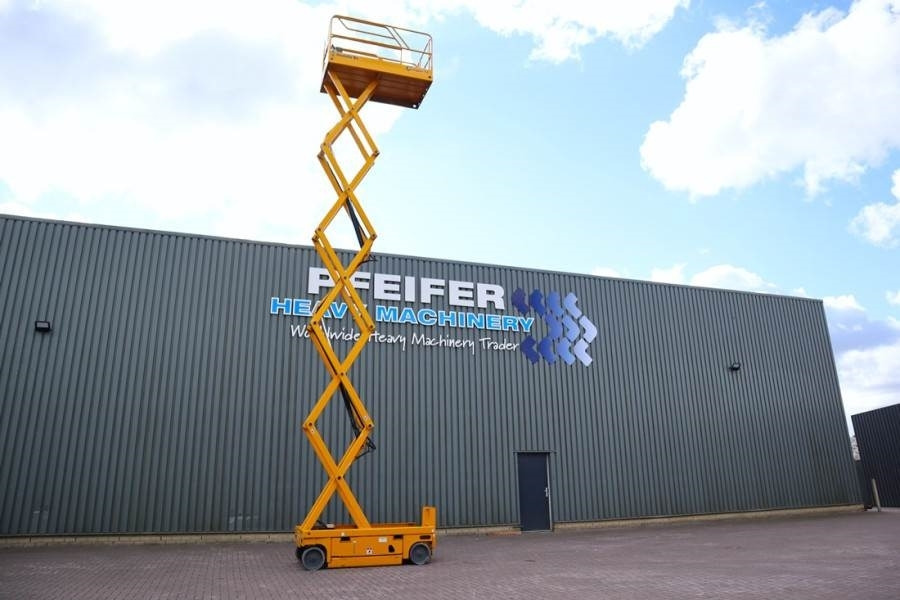 Haulotte Compact 12 Electric, 12m Working Height, 300kg Cap - Scissor lifts: gambar 3 Haulotte Compact 12 Electric, 12m Working Height, 300kg Cap - Scissor lifts: gambar 3