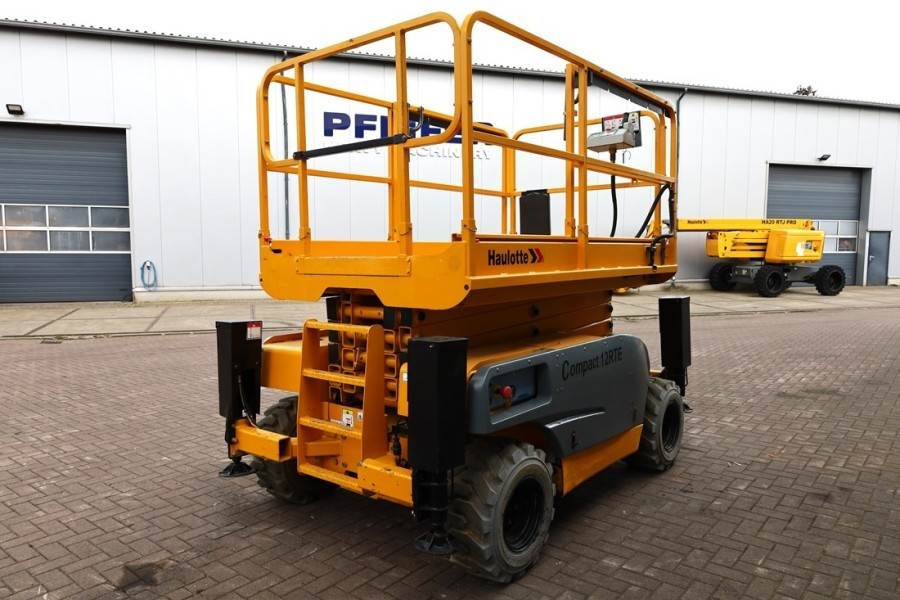 Haulotte Compact 12RTE Electric, 12m Working Height, 450kg - Scissor lifts: gambar 2 Haulotte Compact 12RTE Electric, 12m Working Height, 450kg - Scissor lifts: gambar 2