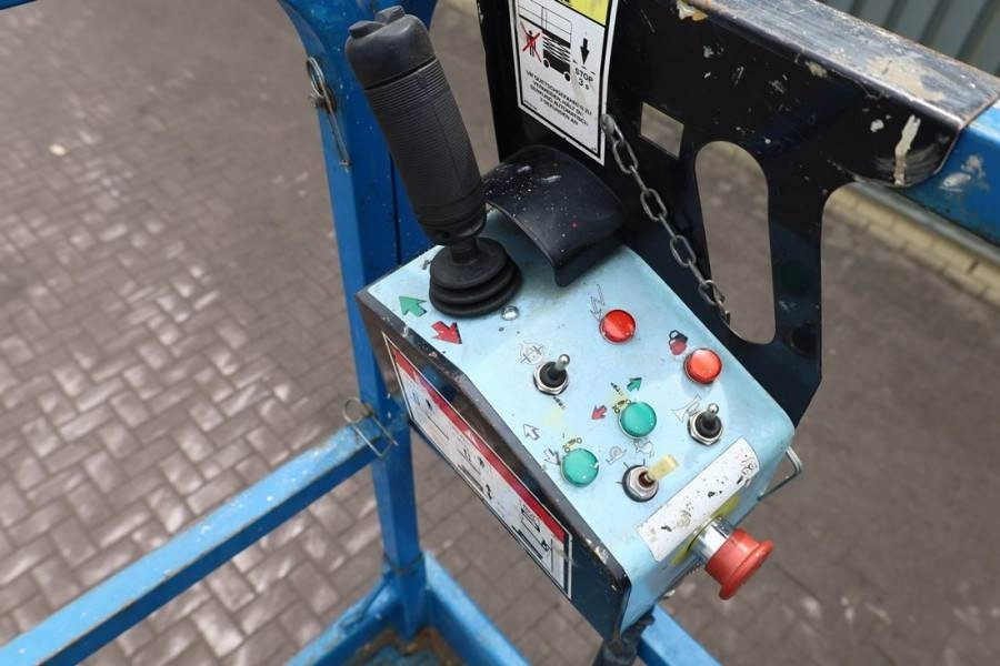 Haulotte Compact 12RTE Electric, 12m Working Height, 450kg - Scissor lifts: gambar 4 Haulotte Compact 12RTE Electric, 12m Working Height, 450kg - Scissor lifts: gambar 4
