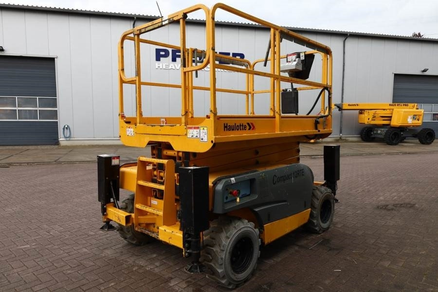Haulotte Compact 12RTE Electric, 12m Working Height, 450kg - Scissor lifts: gambar 2 Haulotte Compact 12RTE Electric, 12m Working Height, 450kg - Scissor lifts: gambar 2