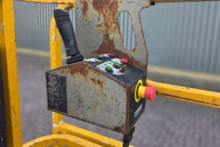 Haulotte Compact 8 As-Is, Electric, 8.2m Working Height, 35 - Scissor lifts: gambar 4 Haulotte Compact 8 As-Is, Electric, 8.2m Working Height, 35 - Scissor lifts: gambar 4
