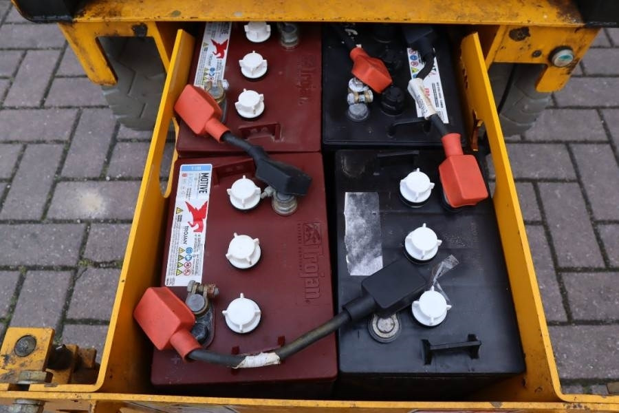 Haulotte Compact 8 Electric, 8.2m Working Height, 350kg Cap - Scissor lifts: gambar 5 Haulotte Compact 8 Electric, 8.2m Working Height, 350kg Cap - Scissor lifts: gambar 5