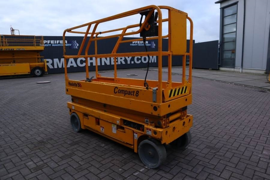 Haulotte Compact 8 Electric, 8.2m Working Height, 350kg Cap - Scissor lifts: gambar 2 Haulotte Compact 8 Electric, 8.2m Working Height, 350kg Cap - Scissor lifts: gambar 2