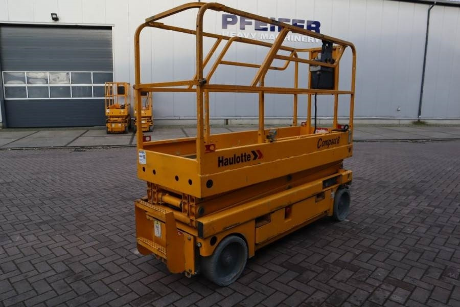 Haulotte Compact 8 Electric, 8.2m Working Height, 350kg Cap - Scissor lifts: gambar 2 Haulotte Compact 8 Electric, 8.2m Working Height, 350kg Cap - Scissor lifts: gambar 2