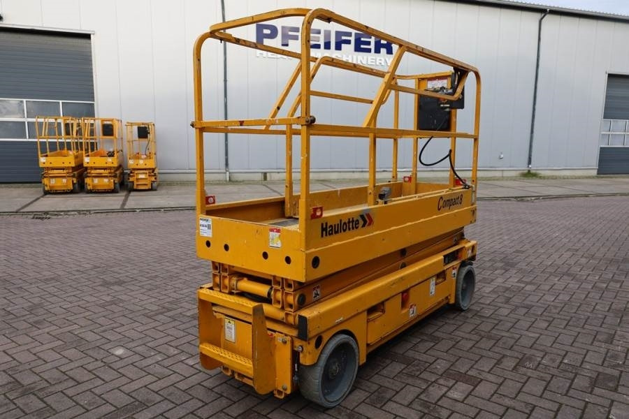 Haulotte Compact 8 Electric, 8.2m Working Height, 350kg Cap - Scissor lifts: gambar 2 Haulotte Compact 8 Electric, 8.2m Working Height, 350kg Cap - Scissor lifts: gambar 2
