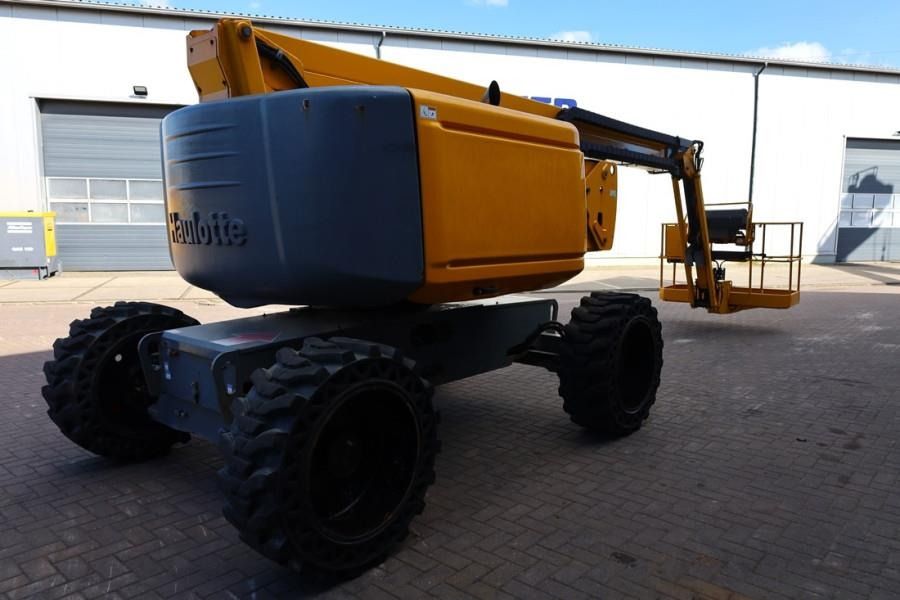 Haulotte HA20RTJ Pro Diesel, 20.6 m Working Height, 12.2 m - Boom artikulasi: gambar 2 Haulotte HA20RTJ Pro Diesel, 20.6 m Working Height, 12.2 m - Boom artikulasi: gambar 2