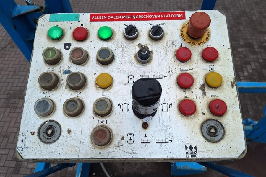 Holland Lift Megastar G300 Diesel, 4x4x4 Drive, 33.5m Working H - Scissor lifts: gambar 4 Holland Lift Megastar G300 Diesel, 4x4x4 Drive, 33.5m Working H - Scissor lifts: gambar 4