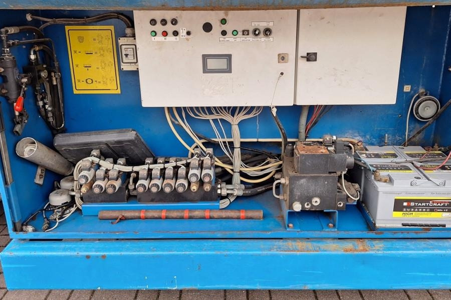 Holland Lift Megastar G320DL30 4WDS/N Diesel, 4x4x4 Drive, 34m - Scissor lifts: gambar 5 Holland Lift Megastar G320DL30 4WDS/N Diesel, 4x4x4 Drive, 34m - Scissor lifts: gambar 5