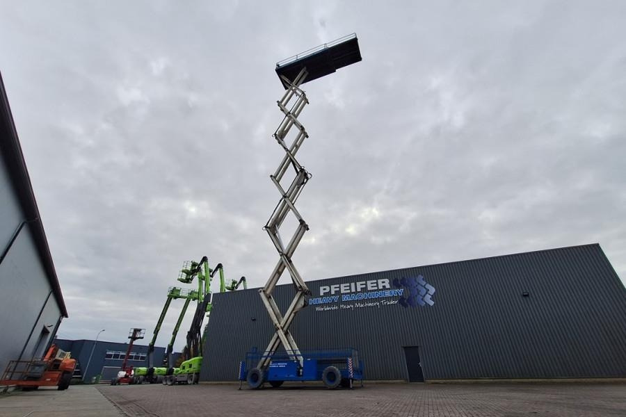 Holland Lift Megastar G320DL30 4WDS/N Diesel, 4x4x4 Drive, 34m - Scissor lifts: gambar 3 Holland Lift Megastar G320DL30 4WDS/N Diesel, 4x4x4 Drive, 34m - Scissor lifts: gambar 3