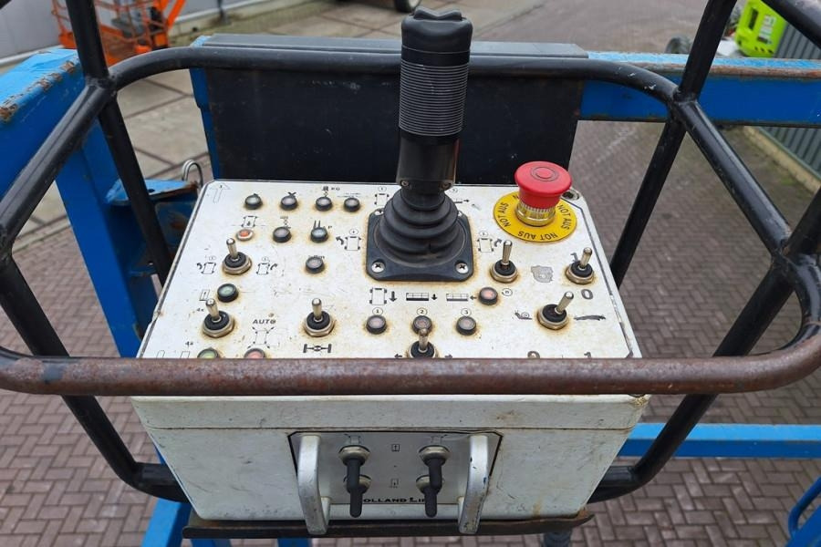 Holland Lift Megastar G320DL30 4WDS/N Diesel, 4x4x4 Drive, 34m - Scissor lifts: gambar 4 Holland Lift Megastar G320DL30 4WDS/N Diesel, 4x4x4 Drive, 34m - Scissor lifts: gambar 4