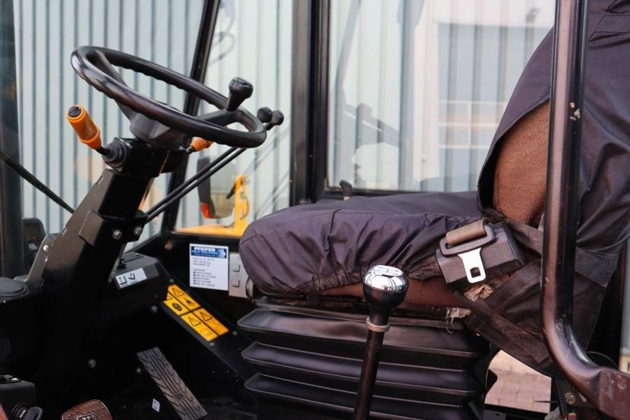 JCB 926 Diesel, 4x4 Drive, Triplex mast, 5500mm Liftin - Forklift medan kasar: gambar 3 JCB 926 Diesel, 4x4 Drive, Triplex mast, 5500mm Liftin - Forklift medan kasar: gambar 3