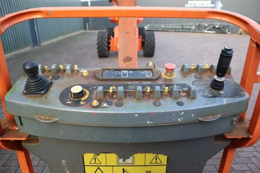 JLG 1200SJP Diesel, 38.7m Working Height, 23.5m Reach, - Boom artikulasi: gambar 4 JLG 1200SJP Diesel, 38.7m Working Height, 23.5m Reach, - Boom artikulasi: gambar 4