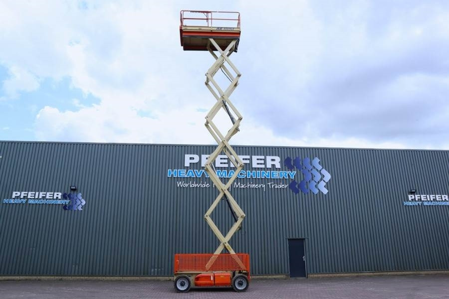 JLG 4069LE Electric, 14.2m Working Height, 360kg Capac - Scissor lifts: gambar 3 JLG 4069LE Electric, 14.2m Working Height, 360kg Capac - Scissor lifts: gambar 3