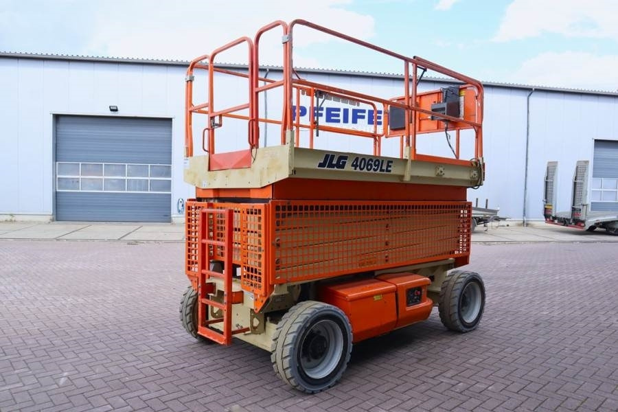 JLG 4069LE Electric, 14.2m Working Height, 360kg Capac - Scissor lifts: gambar 2 JLG 4069LE Electric, 14.2m Working Height, 360kg Capac - Scissor lifts: gambar 2