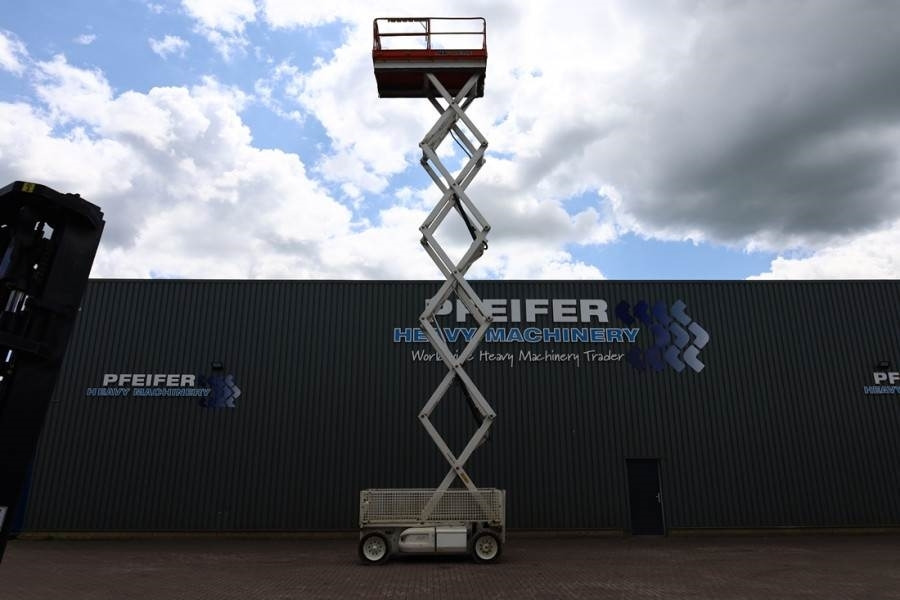 JLG 4069LE Electric, 14.2m Working Height, 360kg Capac - Scissor lifts: gambar 3 JLG 4069LE Electric, 14.2m Working Height, 360kg Capac - Scissor lifts: gambar 3