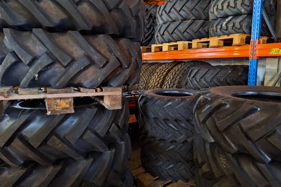 Forklift medan kasar Manitou M30-4 Valid inspection, *Guarantee, Diesel, 4x4 Dr: gambar 16 Forklift medan kasar Manitou M30-4 Valid inspection, *Guarantee, Diesel, 4x4 Dr: gambar 16