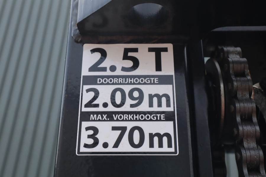 Forklift medan kasar Manitou MC25-4 Valid Inspection, *Guarantee, Diesel, 4x4: gambar 10 Forklift medan kasar Manitou MC25-4 Valid Inspection, *Guarantee, Diesel, 4x4: gambar 10