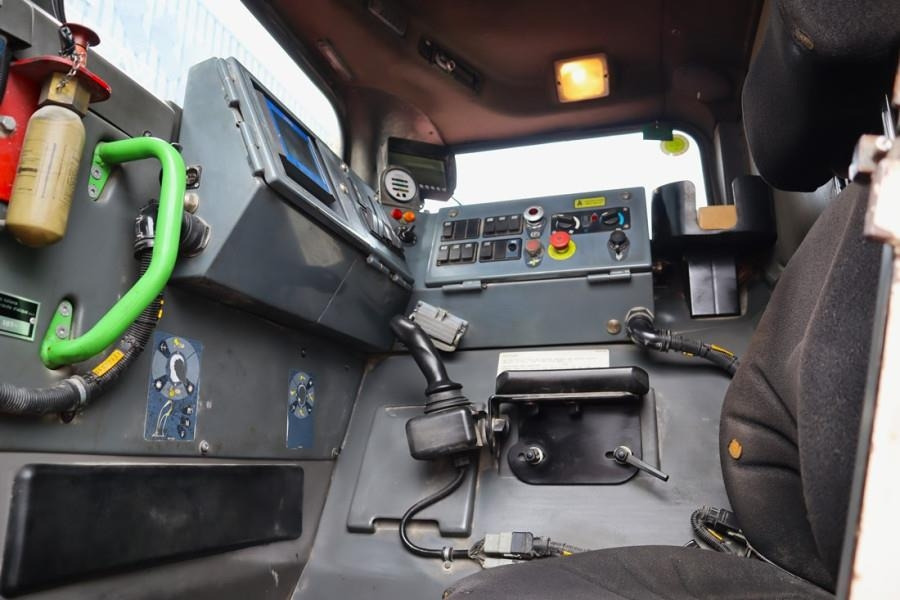 Sandvik LH410 Diesel, 4x4 Drive, 10t Capacity, Tilting Buc - Wheel loader: gambar 4 Sandvik LH410 Diesel, 4x4 Drive, 10t Capacity, Tilting Buc - Wheel loader: gambar 4