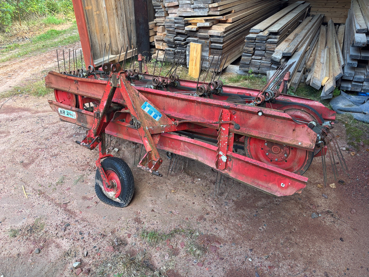 A.Pöttinger KR-240 - Tedder/ Menyapu: gambar 1 A.Pöttinger KR-240 - Tedder/ Menyapu: gambar 1