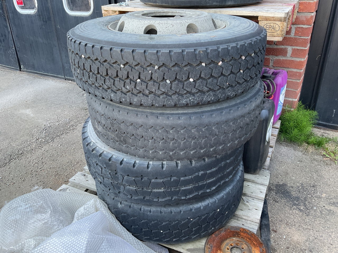 Bridgestone/Yokohama/Nokian 265/70R19.5 - Roda untuk Trailer: gambar 1 Bridgestone/Yokohama/Nokian 265/70R19.5 - Roda untuk Trailer: gambar 1