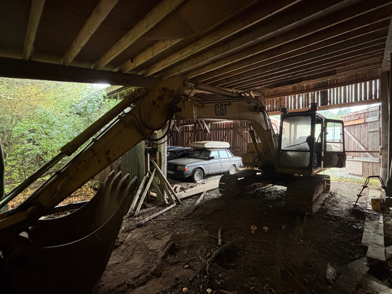 CAT E120B - Ekskavator: gambar 1 CAT E120B - Ekskavator: gambar 1