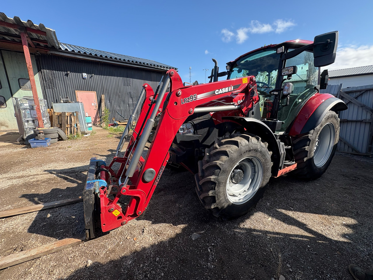 Case IH Farmall 85C - Traktor: gambar 1 Case IH Farmall 85C - Traktor: gambar 1