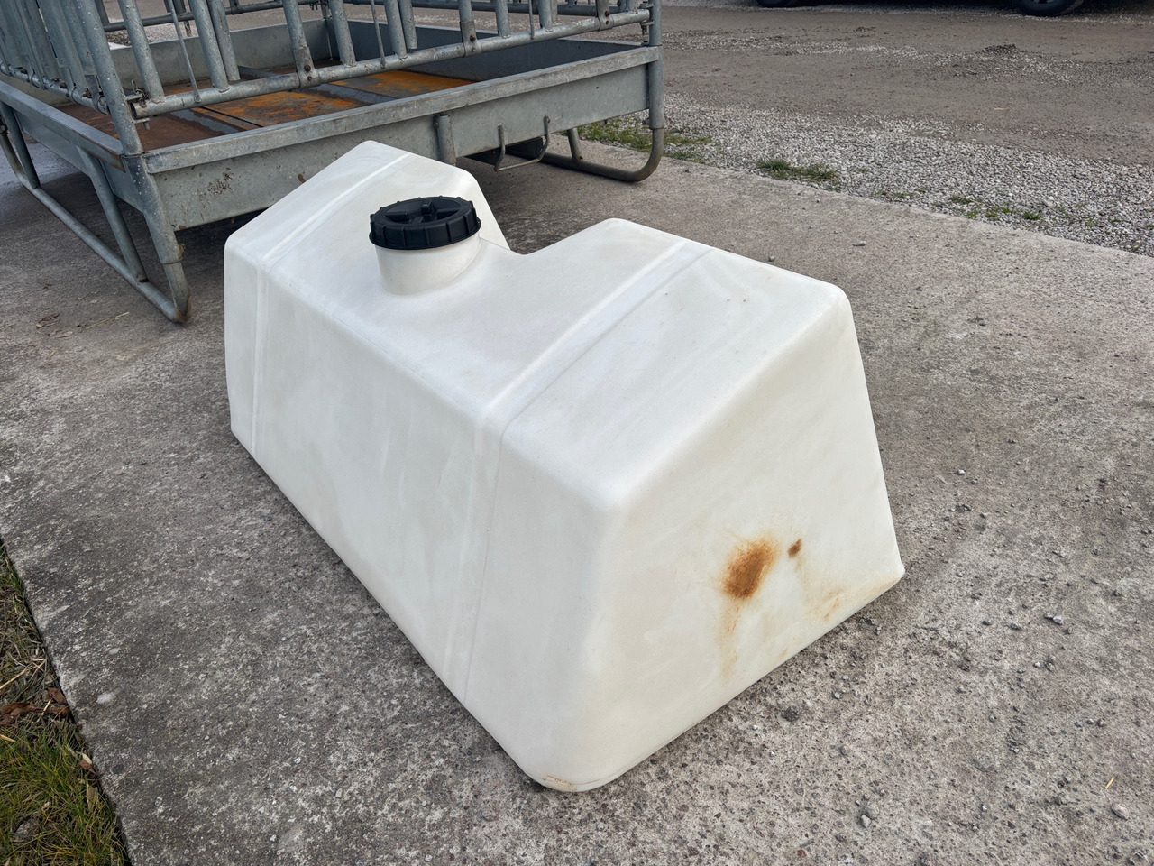 Holms - Tangki air: gambar 1 Holms - Tangki air: gambar 1