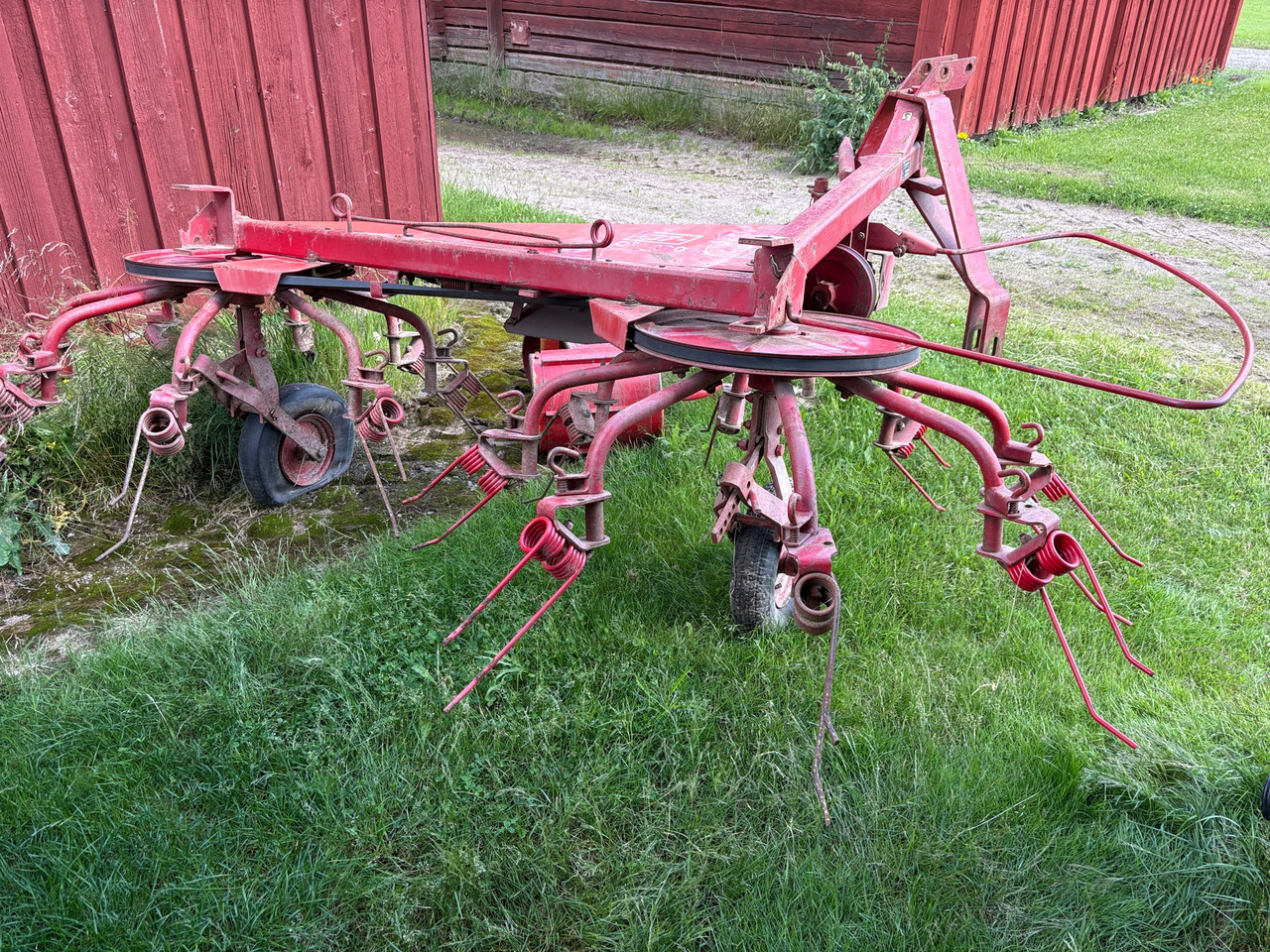 JF CR 320 - Tedder/ Menyapu: gambar 1 JF CR 320 - Tedder/ Menyapu: gambar 1