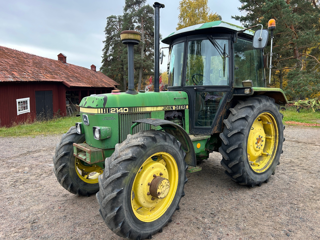 John Deere 2140 - Traktor: gambar 1 John Deere 2140 - Traktor: gambar 1