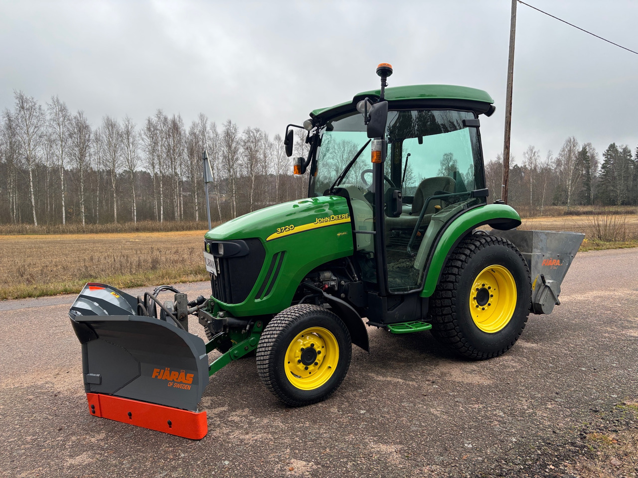 John Deere 3720 - Traktor: gambar 1 John Deere 3720 - Traktor: gambar 1