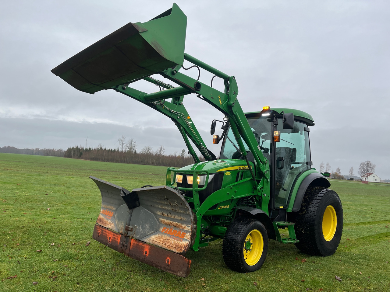 John Deere 4066R - Traktor: gambar 1 John Deere 4066R - Traktor: gambar 1