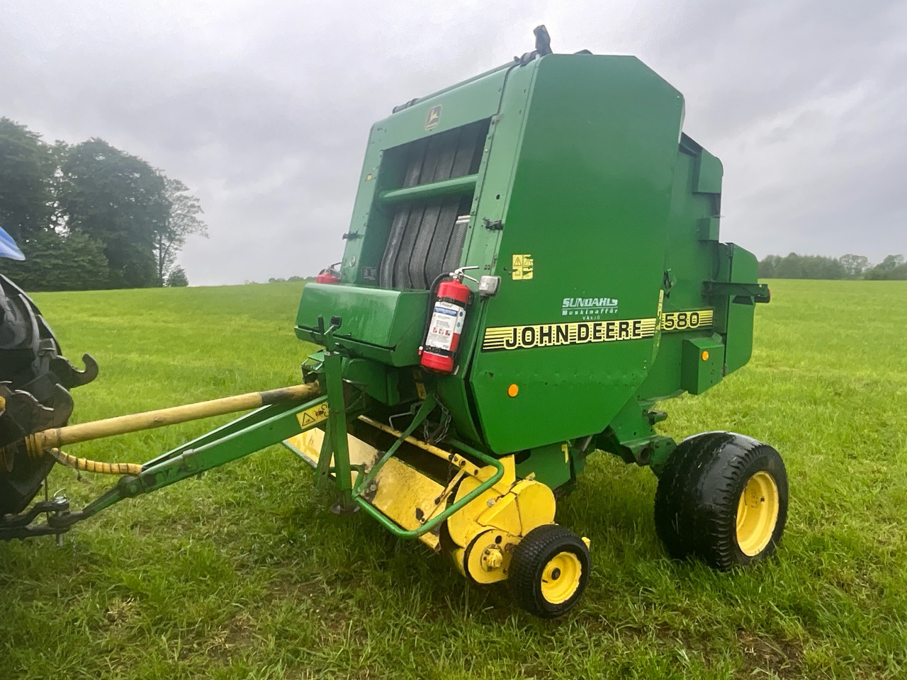 John Deere 580 - Baler bulat: gambar 1 John Deere 580 - Baler bulat: gambar 1