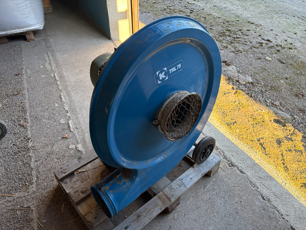 Kongskilde TRL 75 - Peralatan ternak: gambar 1 Kongskilde TRL 75 - Peralatan ternak: gambar 1