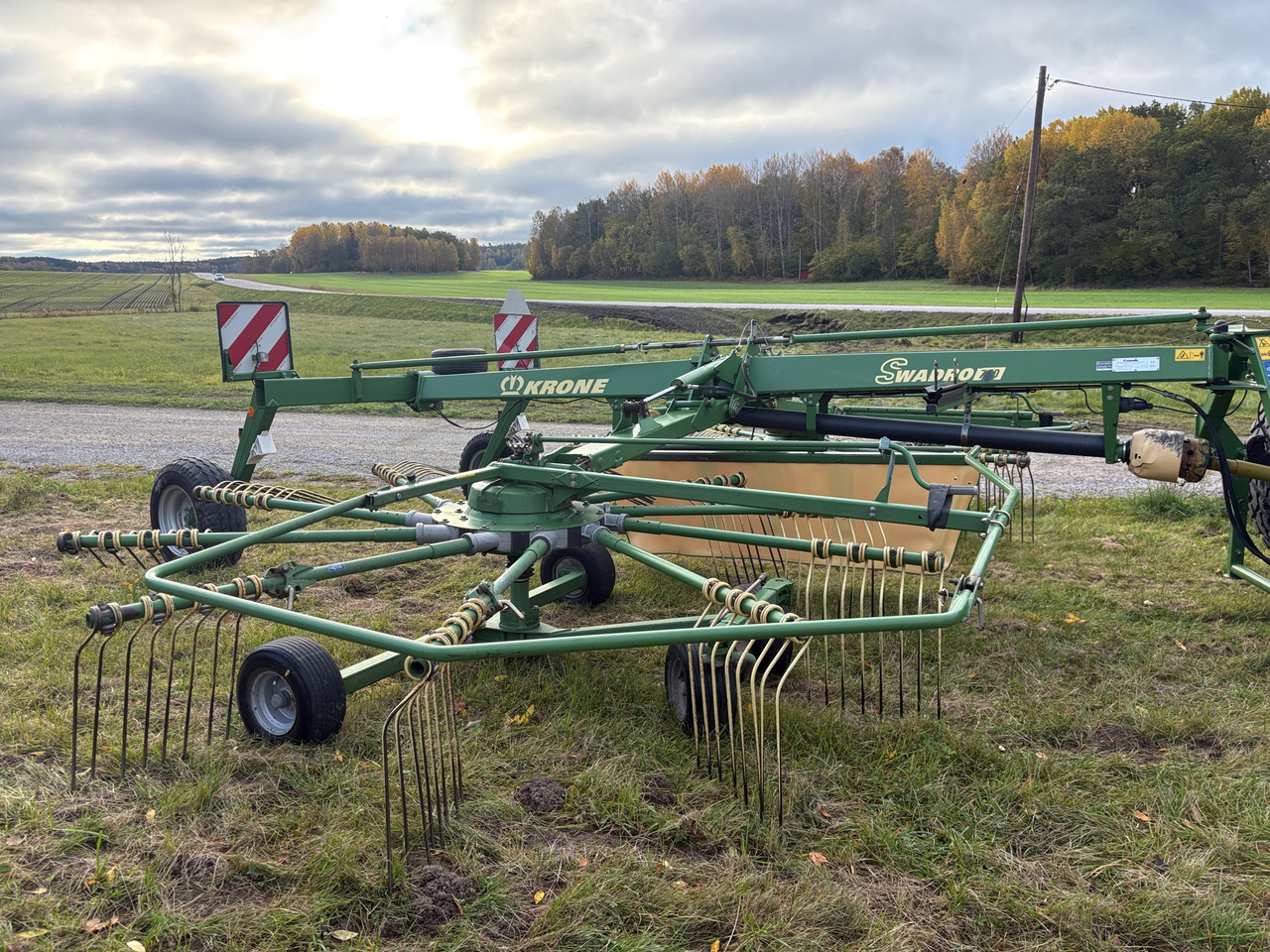 Krone Swadro 700 - Tedder/ Menyapu: gambar 1 Krone Swadro 700 - Tedder/ Menyapu: gambar 1