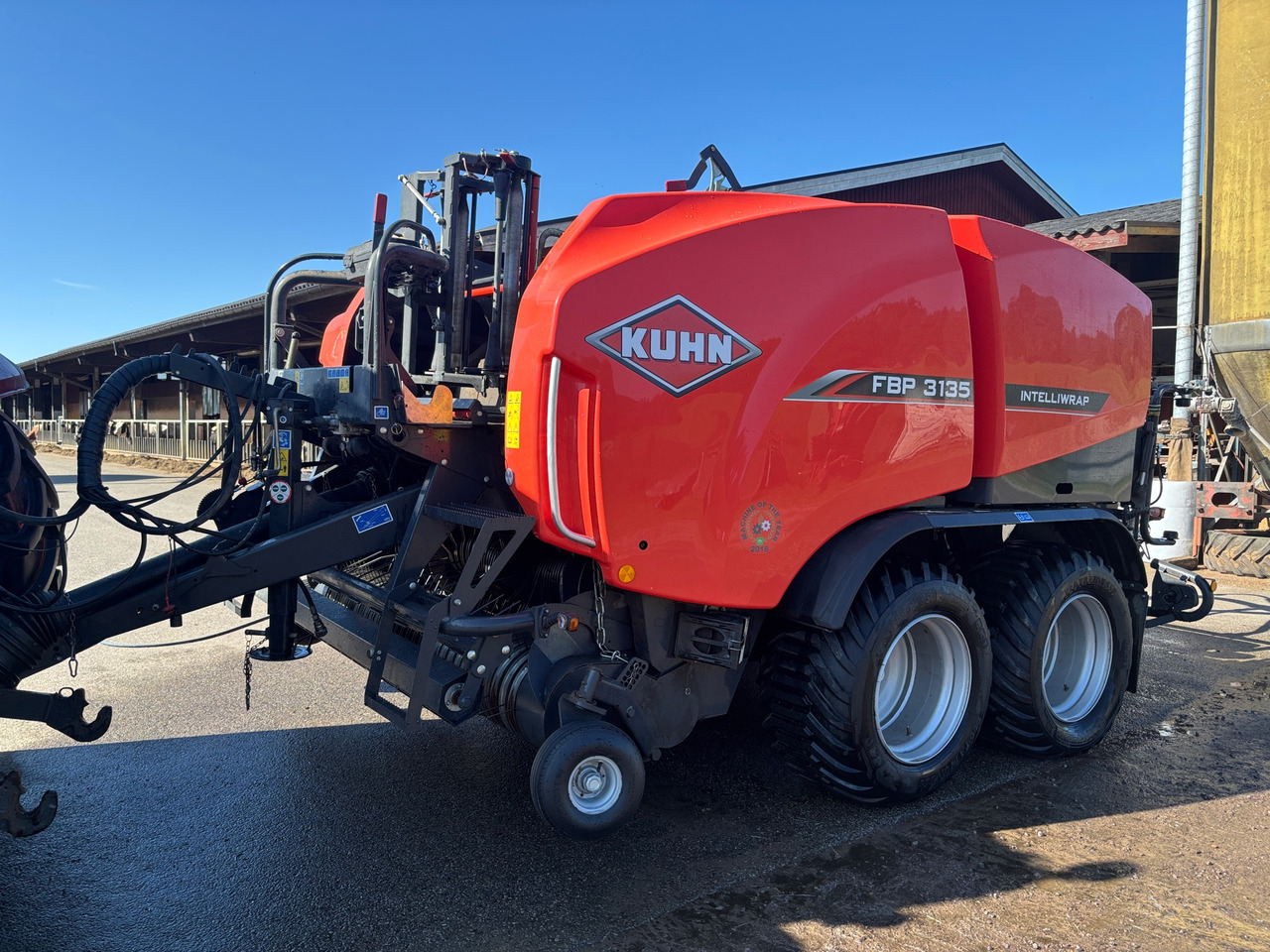 Kuhn FBP 3135 - Baler bulat: gambar 1 Kuhn FBP 3135 - Baler bulat: gambar 1