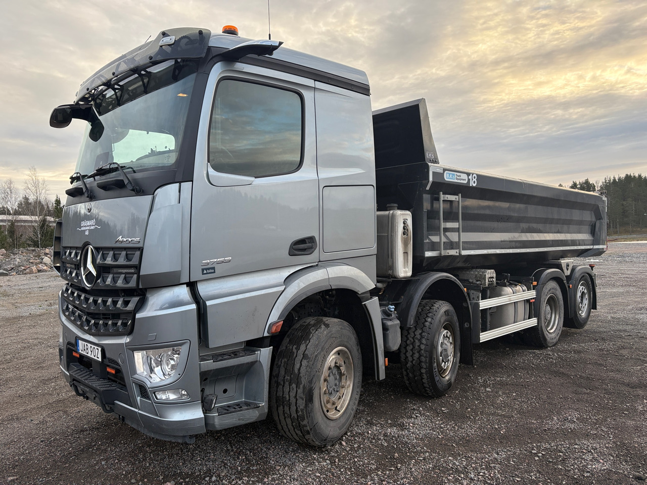 MERCEDES-BENZ AROCS 3753 - Truk jungkit: gambar 1 MERCEDES-BENZ AROCS 3753 - Truk jungkit: gambar 1