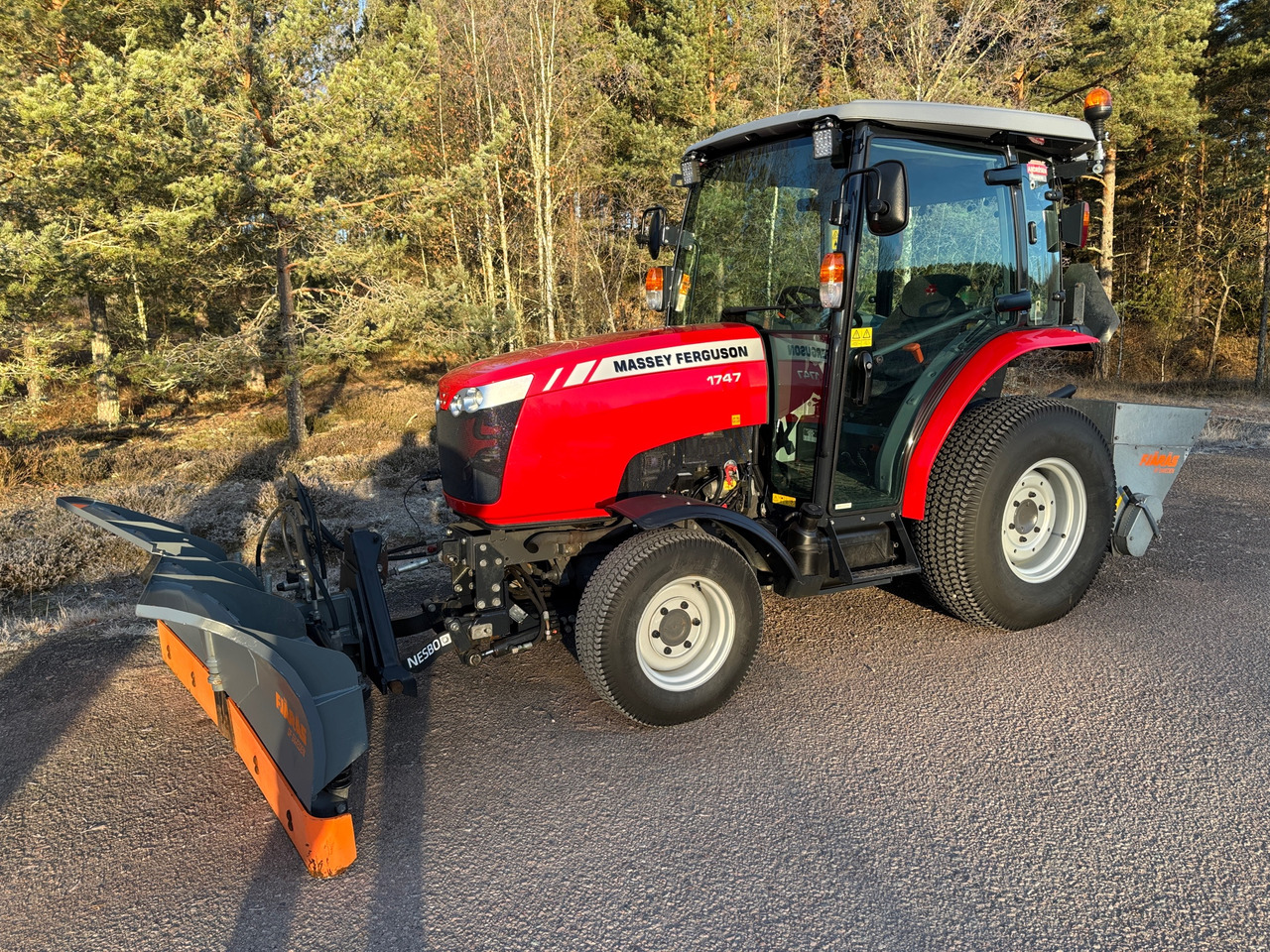 Massey Ferguson 1747 - Traktor: gambar 1 Massey Ferguson 1747 - Traktor: gambar 1