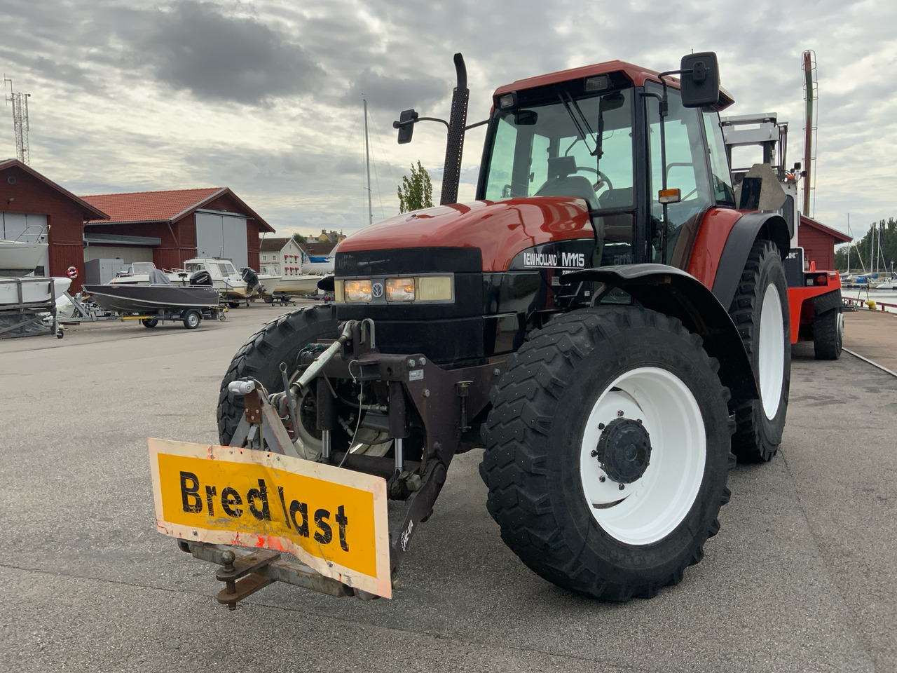 New Holland M115 - Traktor: gambar 1 New Holland M115 - Traktor: gambar 1