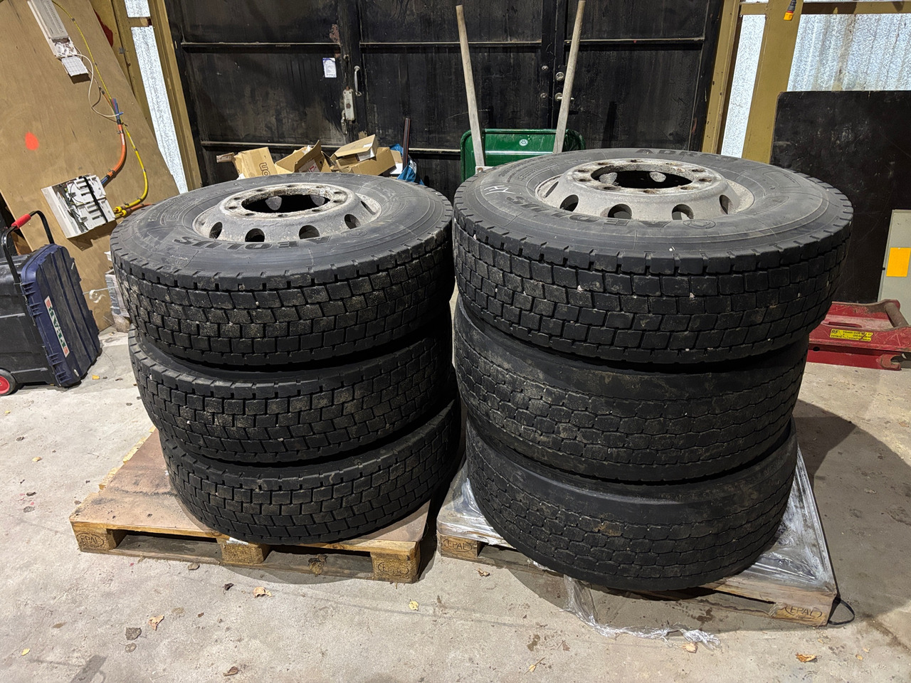 Scania - Ban untuk Truk: gambar 1 Scania - Ban untuk Truk: gambar 1