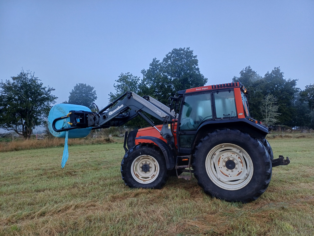 Valtra 6850 Hitech - Traktor: gambar 1 Valtra 6850 Hitech - Traktor: gambar 1