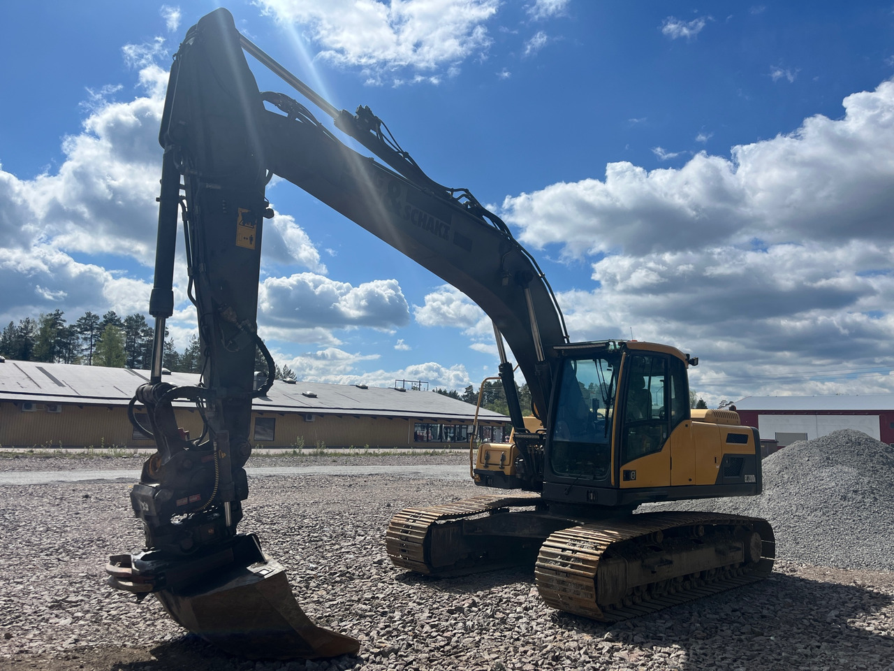 Volvo EC220DL - Ekskavator: gambar 1 Volvo EC220DL - Ekskavator: gambar 1
